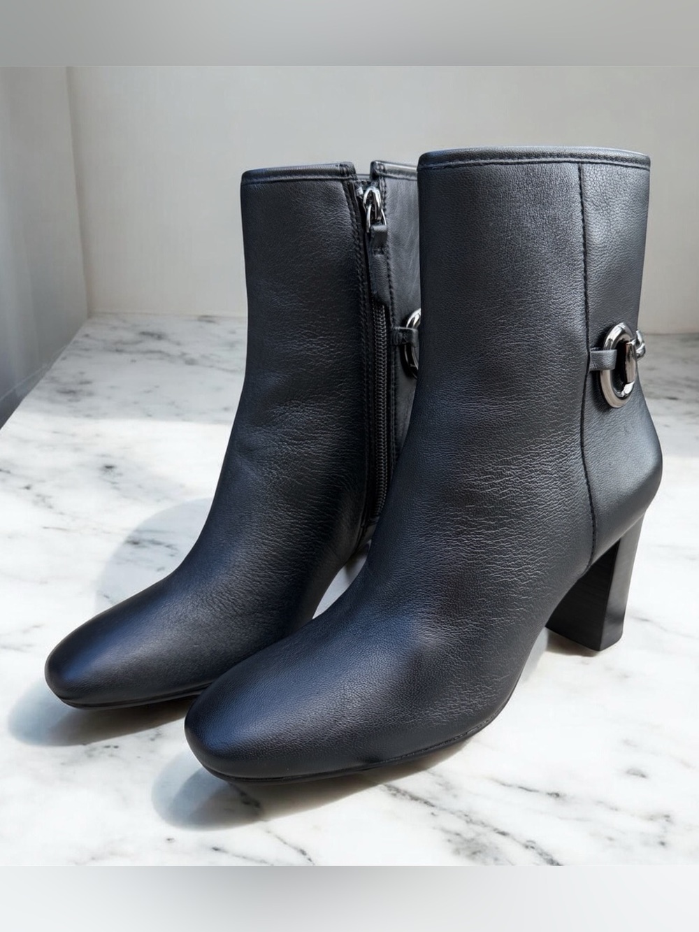 Johnston & Murphy Charlotte Bit Bootie Women’s in black Sz 6